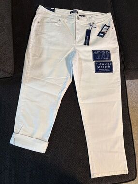 Bandolino White Capri Jeans